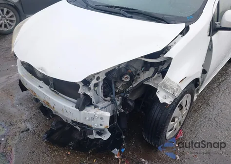 2013 Toyota Prius C One z USA, uszkodzony, nr VIN JTDKDTB39D1540386